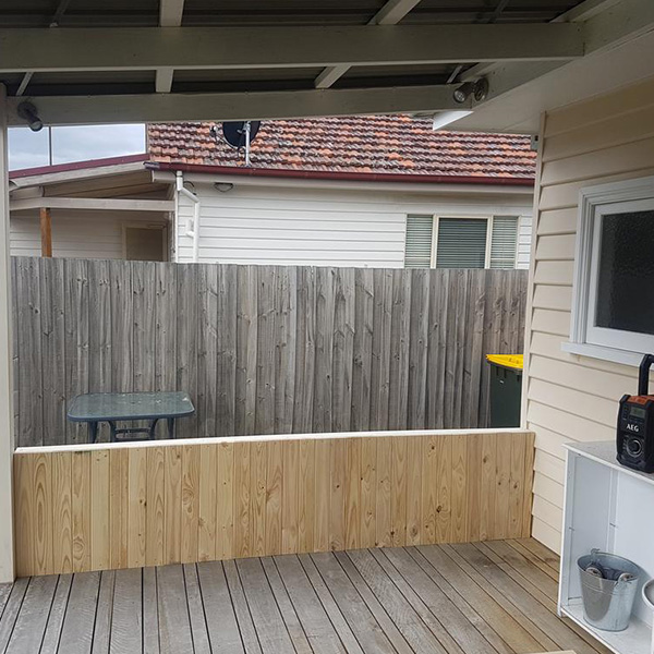 Pergola Closed off with privacy screens